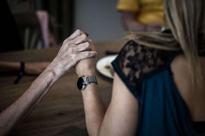 Forskere fra Aarhus Universitet har fundet ud af, hvorfor en særlig genvariant øger risikoen for, at man udvikler demenssygdommen Alzheimers. (Arkivfoto).