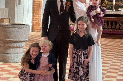 Elisabeth Jensen og Simon Lavdal omgivet af niecer efter vielsen i Sankt Hans Kirke.