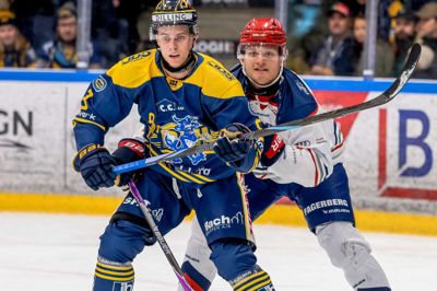 Lukas Bang (t.h.) er i denne sæson skiftet til Rungsted Seier Capital efter at have spillet hele karrieren i Herning. I sæsonens tredje kamp tabte Bang 3-5 til Jesper Bank Olesen og Blue Fox.