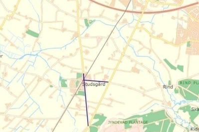 Herning Kommune vil af hensyn til trafiksikkerheden gøre både Hvæslundvej og Voldsgårdvej/Snejbjergvej ved Studsgård til 2-1-veje. Landsbyen er udfordret af, at mange bruger de to veje som smutvej fra Vardevej mod nordvest.
