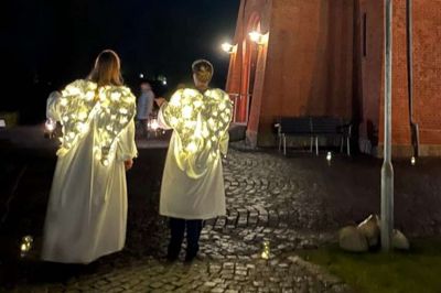 Fra Herning Folkeblads omtale af halloween-arrangementet på kirkegården i Sunds.