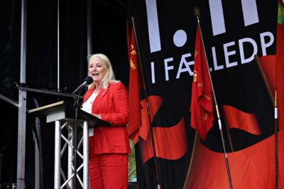 Anja C. Jensen har været forbundsformand for HK Danmark siden 2021. Her ses hun på hovedscenen under markering af Arbejdernes Internationale Kampdag i Fælledparken i 2022. (Arkivfoto).