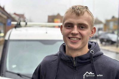 Magne Agerbo er en beslutsom ung mand. Han er nyudlært er videre til næste mål i tilværelsen: At blive selvstændig tømrer.