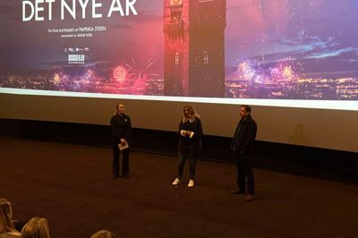 Instruktøren Paprika Steen er sammen med skuespillere fra filmen på en »tour« rundt til en del biografer for at svare på spørgsmål til forpremieren af »Det nye år«.