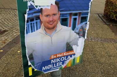 Nikolaj Møller Jensen har fået ødelagt valgplakater i Kjellerup. Det er strafbart.