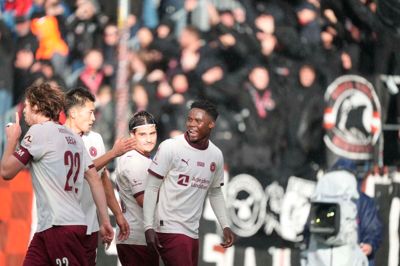 Midtjysk jubel efter Franculinos føringsmål til 1-0 på udebane mod Fredericia. Det var Franculinos femte mål indenfor syv døgn. Han scorede to gange mod Vejle og to gange mod Maccabi Tel Aviv.