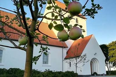 Hampen Kirke lukker ned på mandag på grund af renovering, der varer helt frem til foråret 2026.
