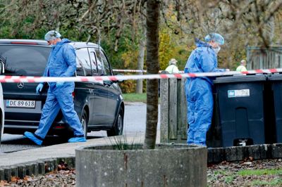 Politiets teknikere arbejdede intenst i timerne efter drabet på en 34-årig mand på Gormsvej i oktober sidste år. To mænd er fortsat fængslet i sagen.
