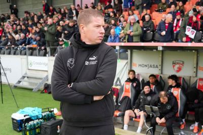 Når Mike Tullberg i aften vender blikket mod modstandernes trænerbænk, vil FCM-træneren se ind i øjnene på sin gamle underviser og træner på Hessel Gods Fodboldkostskole, Kent Nielsen.