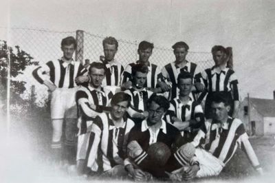 Ikast Idrætsforenings førstehold i fodbold fra starten af 1920’erne.