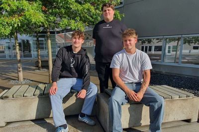 Emil Vind (t.v.), Lucas Hauge (i midten) og Tobias Toft gik alle på Herningsholm, da de fik ideen til Funspacer-masken. Nu er de klar til næste skridt med legattet på 100.000 kroner.