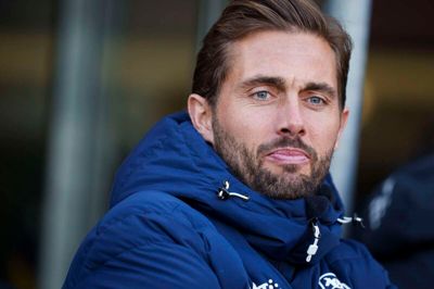 Den tidligere FCM-anfører Jakob Poulsen begyndte i 2021 sin trænerkarriere i Viborg. Han fik to år som assistenttræner og knapt to sæsoner som cheftræner, inden han i sommer blev hentet til AGF.