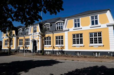 Den gule bygning i Vildbjerg er fra 1908, og bygningen blev renoveret i 2008, og fik derefter sit navn, da den blev indviet som byens kulturhus. En af de tilbagevendende indslag er julearrangementet.