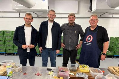 Egnsredaktør Mikkel Korsgaard Christensen (t.v.) og Mediehuset Ikast-Brande havde allieret sig med Nicolaj Lauersen og Gastro 13 til Valgkøkkenet. Yderst ses Rune Lyager (FL) og MIkael Würtz (DF).