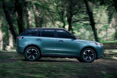 En kompakt Land Rover? Nej, der er tale om et kinesisk produkt fra mærket Jaecoo, der låner meget af designet fra det britiske mærke. (PR-foto).