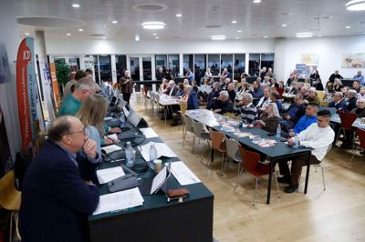 På vælgermødet i Gødstrup tirsdag var salen pænt fyldt, men generelt er interessen for regionsvalget langt mindre end byrådsvalg. Hvorfor?