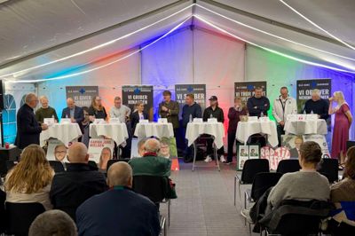 Alle 13 opstillede partier havde sendt en repræsentant til valgmødet hos Blå Kors Pensionat i Herning.