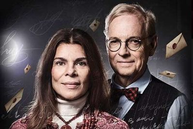 Ellen Hillingsø og Michael Moritzen udgør duoen på scenen til forestillingen »Kærestebreve«.