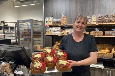 Annette Terndrup har en forkærlighed for kager, og det er heldigt nok, når hun er ansat i en bagerforretning, hvor hun plejer at prøvesmage, når der lanceres nyheder.