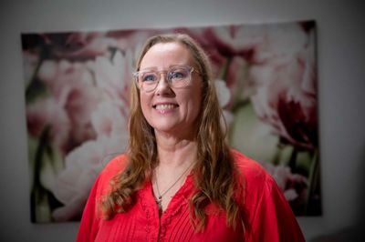 Hanne Febæk har fået stor opmærksom med sin virksomhed House of Sunshine, hvor hun blandt andet tilbyder tantramassage. Men hun har også andre produkter på hylden. Blandt andet klangmassage samt tromme- og reikihealing. Hos Hanne Febæk er efterspørgslen på tantramassage især stor fra de mandlige klienter, som finder vej til hendes klinik for eksempelvis at få hjælp til rejsningsproblemer. - Andre kommer også bare for at nyde og opnå selvforkælelse, siger Hanne Febæk.