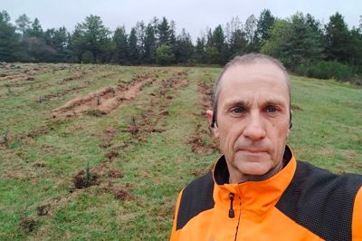 Lars Jensen har i godt et års tid haft sig eget firma, LKJ Karup, hvor han blandt andet tilbyder konsulenthjælp til at optimere driften af skove.