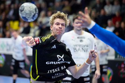 Mads Lenbroch var langt fra sit topniveau i hjemmekampen mod TTH Holstebro, men ikke desto mindre scorede venstrefløjen fem gange.