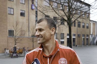 Ebbe Sand har en lang landsholdskarriere bag sig. Nu skal han snart spille på Søholt.