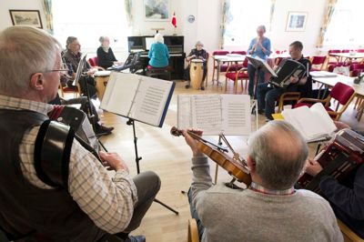 Oasens Musikanter øver hjemme i Oasen i Bjerringbro.