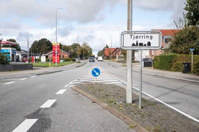 Promovering af en byrådskandidat fra Venstre på forskellige platforme i den lokale idrætsforening i Tjørring har skabt utilfredshed blandt andre lokalpolitikere. Folkebladet har talt med de involverede parter.