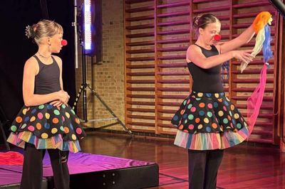 Kibæk Cirkusklub leverede et show i anledning af Kibæk IF's 125-årsjubilæum. Det blev holdt på Kibæk Skole.