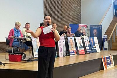 IBUR's formand Naja Engdal bød tirsdag formiddag velkommen til paneldebat på Ikast-Brande Gymnasium.