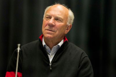 Hans-Jørgen Hørnings hjerte brænder forsat for Kjellerup. Han kom til Kjellerup i 1971 for at arbejde som lærer på den lokale skole, og noget af det første, han gjorde, var at møde op i Kjellerup IF