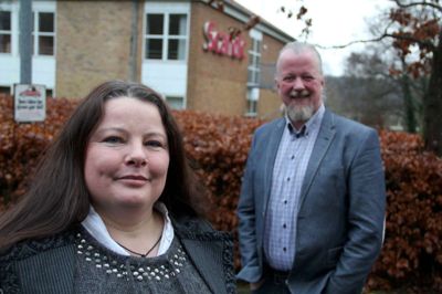 Mai MacKayzee - her sammen med manden Kim - holder foredrag i Kjellerup.