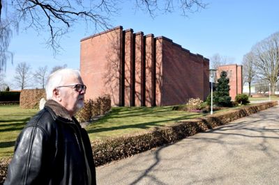 Ulrik Hansen var arkitekt på byggeriet af Ikast Østre Kirke, som blev indviet i 1975. Han er også arkitekt på den renovering af kirkerummet, som finder sted i løbet af november.