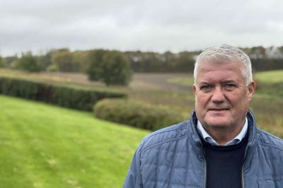 Steen Vindum mener, at lokalrådet i Vinderslev skal søge kommunale penge til fundraising.