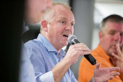 Kent Madsen kalder cheftræner Kent Nielsen for et ikon, men understreger samtidig, at ingen er større end klubben.