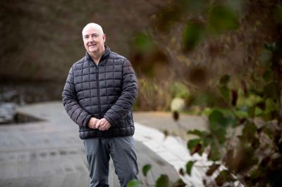 - Vi får en mere retvisende fordeling og en økonomisk model, der understøtter den nye måde at arbejde på inden for ældreplejen, siger formand for Sundheds- og Omsorgsudvalget, Jens Szabo (V).