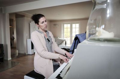 Laila Trier Hjørnholm og resten af Silkeborg Gospelkor er med til fællesspisning.