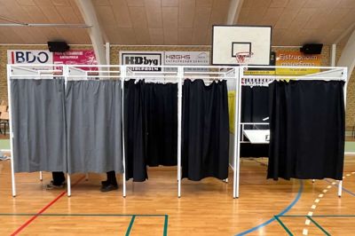 De tre sorte stemmebokse er de oprindelige. I huj og hast måtte der skaffes to ekstra til valgstedet i Ejstrupholm.