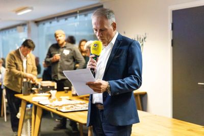 Flemming Storgaard tog mikrofonen og meldte de 23 valgte kandidater til det kommende byråd.