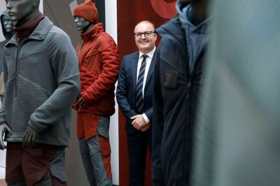 Michael Grosbøl og Mascot har flere tusinde medarbejdere. Omkring 500 af dem sidder på hovedsædet i Pårup.