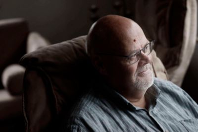 Da Leif Langhoff for otte år siden gik ned med stress, blev det blandt meget andet til en stor indsigt i - og accept af - hvorfor han altid har kaldt sig selv for »enspænder«. Det seneste halve år har han skullet arbejde med, hvordan man kommer på benene efter en motorcykelulykke, der kostede hans mor, der sad bagpå, livet.