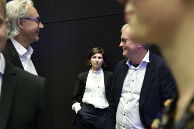 Borgmester Ulrik Wilbek (V) endte her i 2021 som valgets store sejrherre, men selv om valget tirsdag aften blev historisk dårligt for Venstre i Viborg Kommune med en halvering af mandaterne, var han på valgaftenen i godt humør og afklaret med sin snarlige exit til nytår.