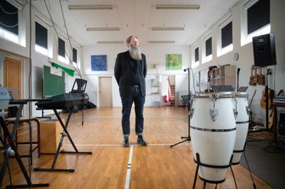 I slutningen af 2025 fortalte skoleleder Kristian Stride på Gødvadskolen i Midtjyllands Avis om, hvordan skolen er presset på plads. Det betyder for eksempel, at skolens gamle gymnastiksal er indrettet til musiklokale, fordi det oprindelige musiklokale er lavet om til et almindeligt klasselokale.