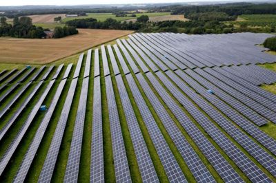 Danmarksdemokraterne og Liberal Alliance har foreslået, at kommunen ikke skal arbejde videre med etablering af solcelleparker og vindmøller i det åbne land og naturen.