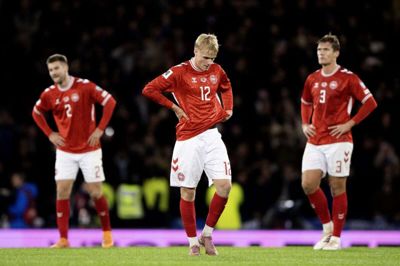 Danmark spiller til marts playoff om at komme til VM efter at være sluttet som nummer to efter Skotland i sin kvalifikationsgruppe.