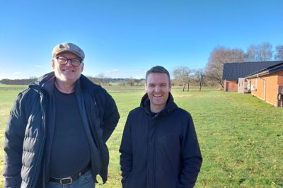 Erik Borg og til højre Kim Andreasen fik Studsgårds opbakning til en plan for udvikling af landsbyen. Med i arbejdsgruppen Studsgård Byudvikling sidder også Søren Hvid, Jesper Korneliussen og Anders Fuglsang.