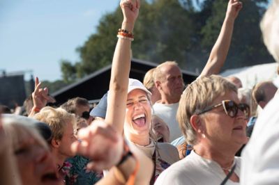 Der var godt gang i den på Tange Sø Festival den 17. august sidste år. En 20-årig mand fra Ans er nu dømt for vold i forbindelse med festivalen. For en god ordens skyld skal det nævnes, at festivaldeltagerne på billedet ikke har noget med sagen at gøre.