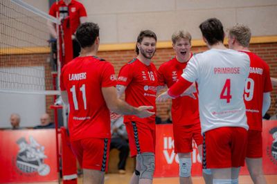 Thomas McKinney (i.m.) jubler sammen med Ky Landers, Wil McPhillips, Matthew Primrose og Alfred Gramkow Østergaard under lørdagens pokalsejr mod Odense Volley.