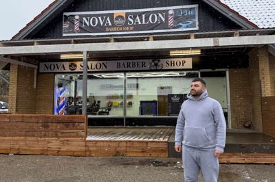 Der er en ny frisør i byen i Snejbjerg. Hakar Muosa har åbnet en ny salon i Sydgaden.